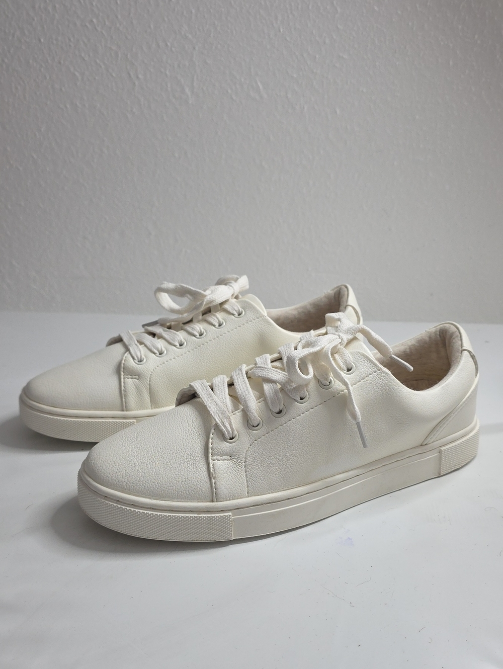 JOIE HARVARD WHITE LOW TOP SNEAKERS LADIES 9 LIKE NEW WHITE CUTE
